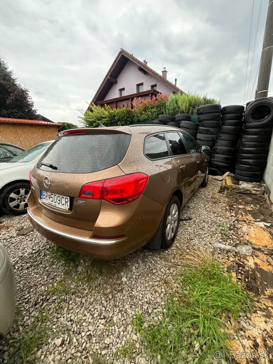 Opel Astra 1.6 kombi, r.v.2015 - 2