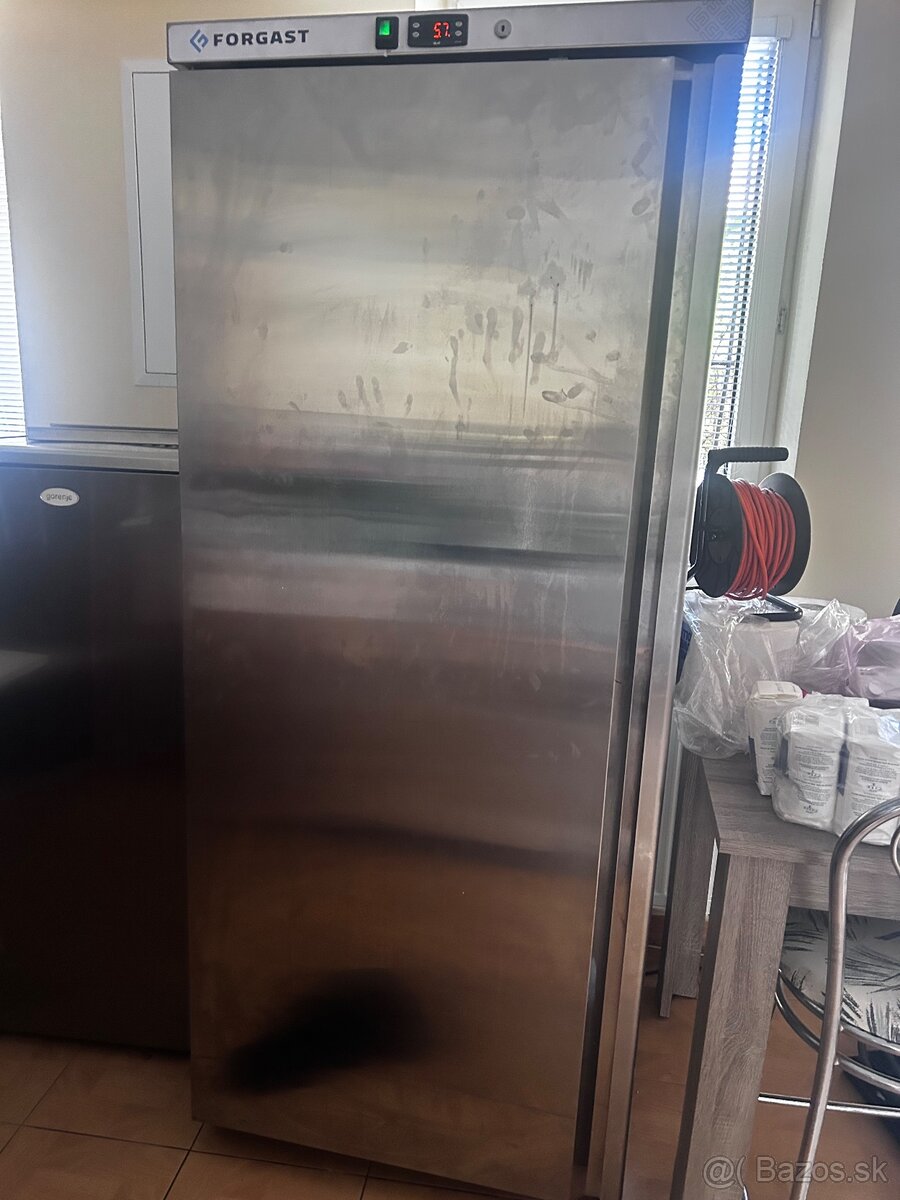 Predám gastro chladničky, inventár - 2