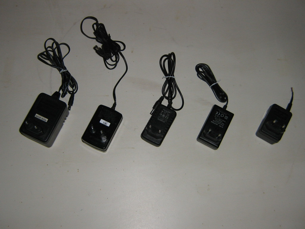 Predám napájacie zdroje - trafa 4,5 V, 12 V, 19 V, 20 V - 2