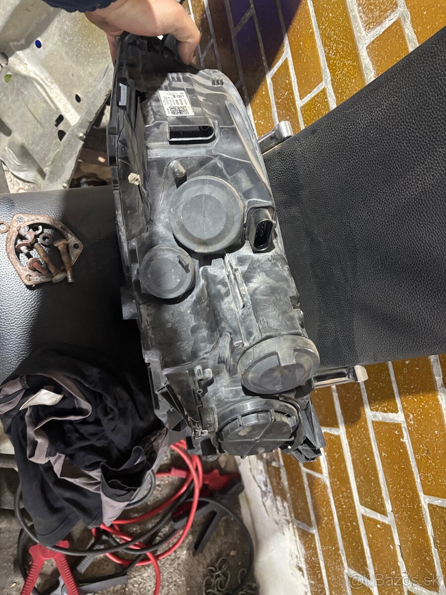 Predám hlavné svetlomety golf7 - 2