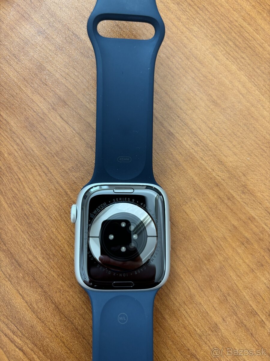 Apple Watch 9 / 45mm Silver v záruke do 11/2026 - 2