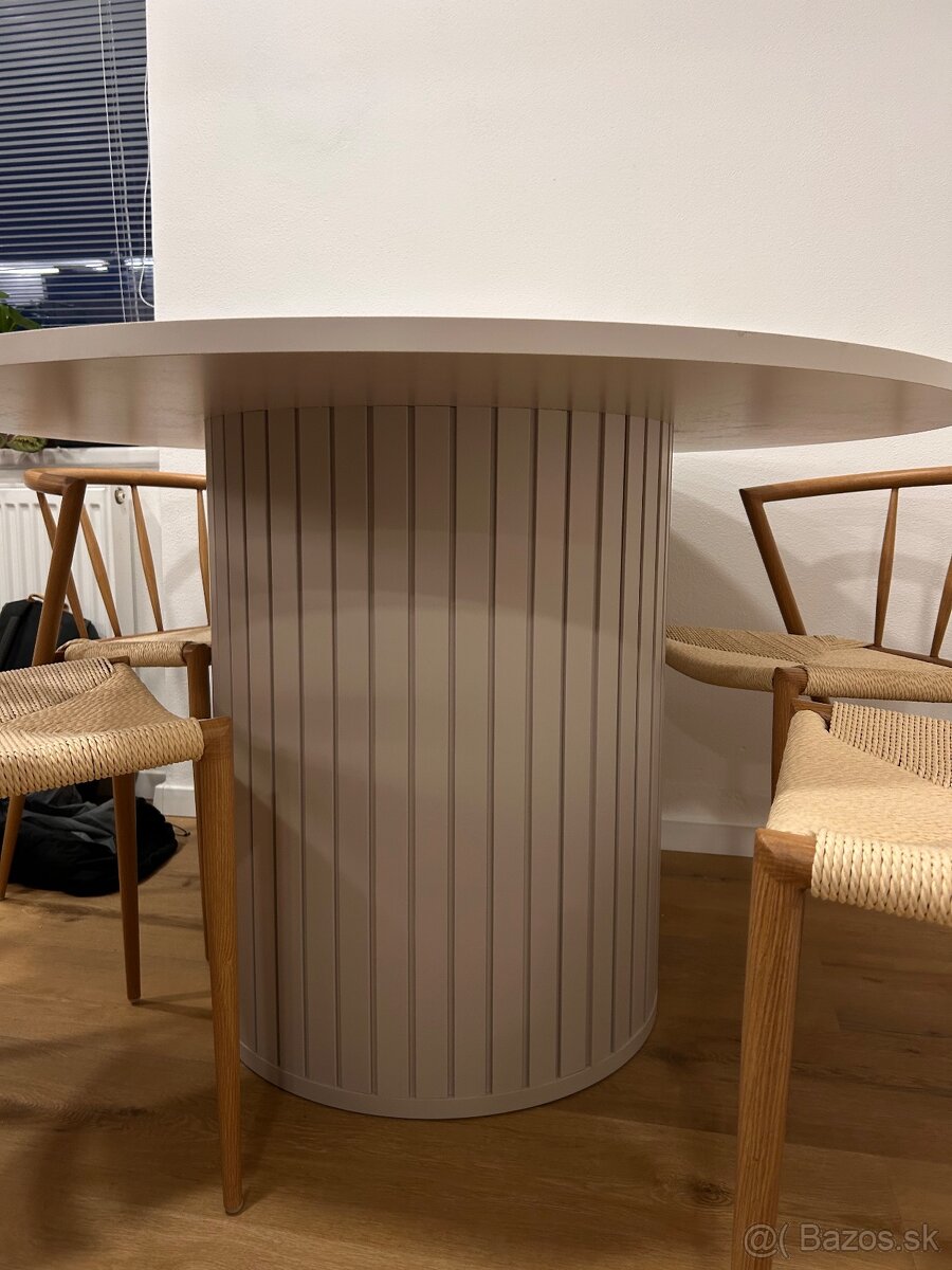 Jedálenský stôl - 2