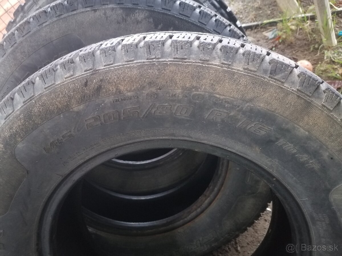 Pneu 205/80 R16