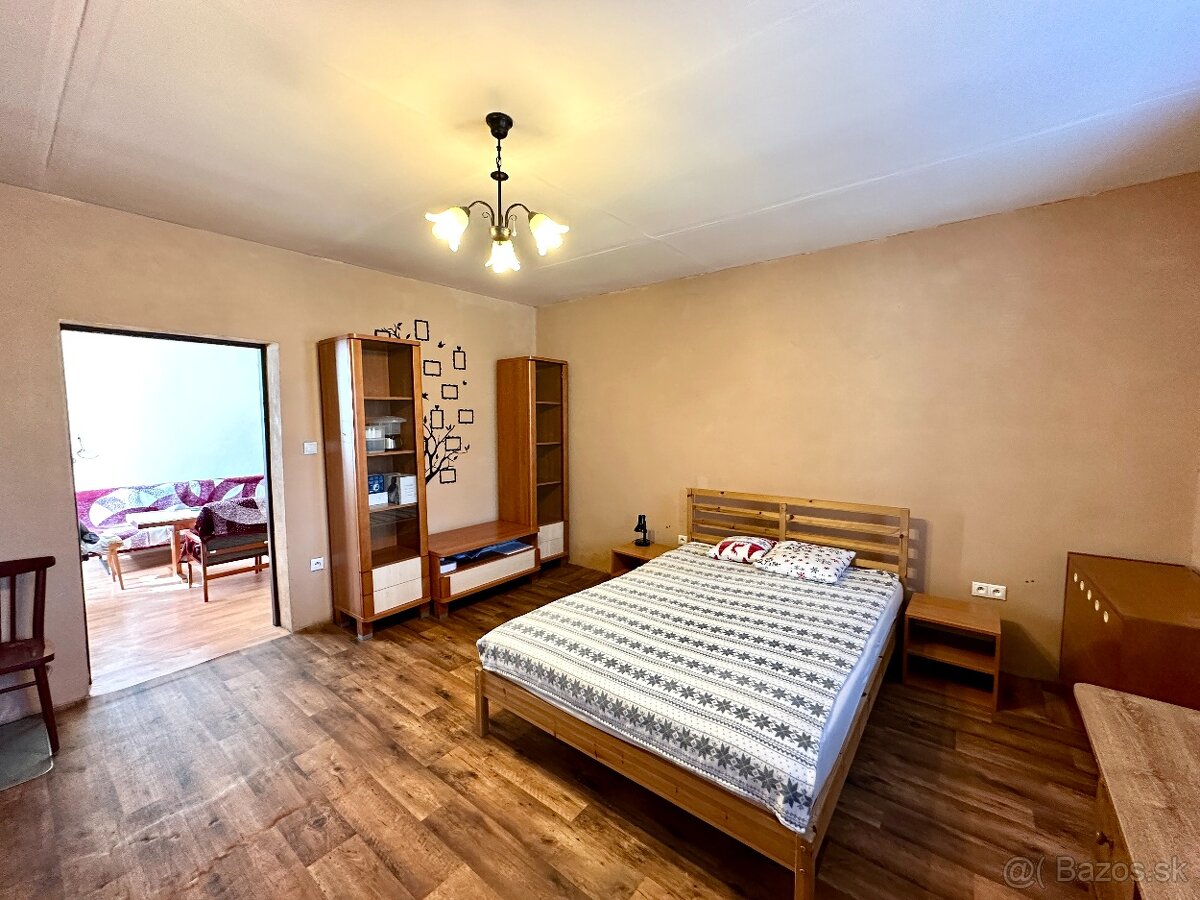 Rodinný dom s veľkým pozemkom v obci Mýtna Nová Ves - 2