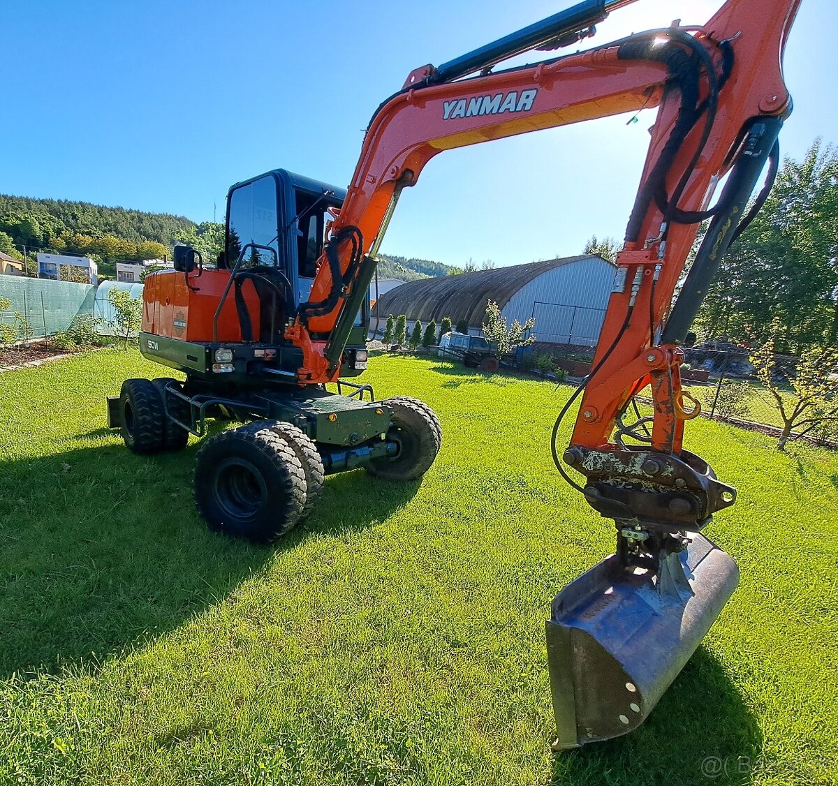 Predam kolesovy bager Yanmar B50W - 2