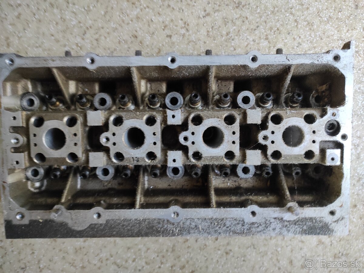 Hlava ventilov, blok motora - 2