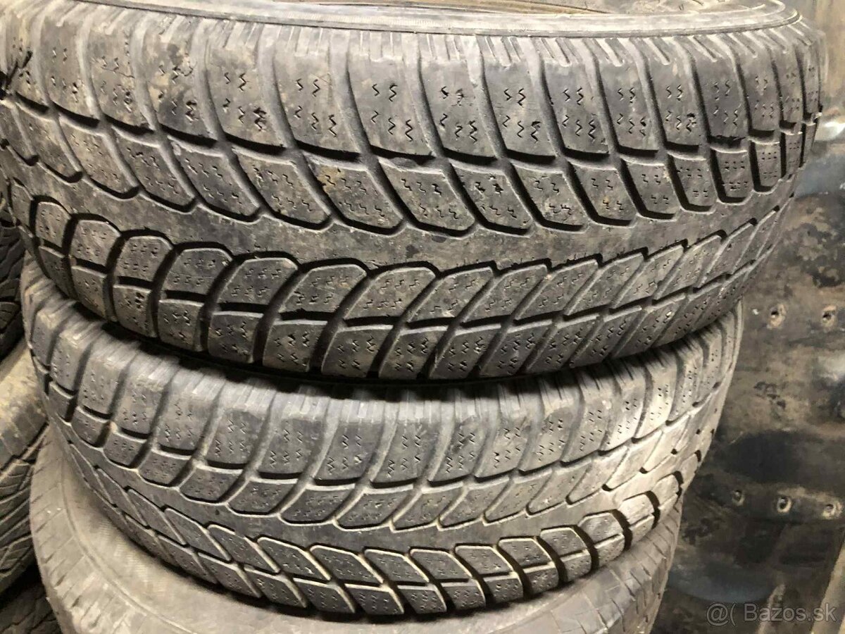predam zimne pneu 235/75R15 - 2