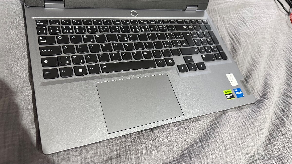 Herný notebook Lenovo LOQ 15IAX9 - 2