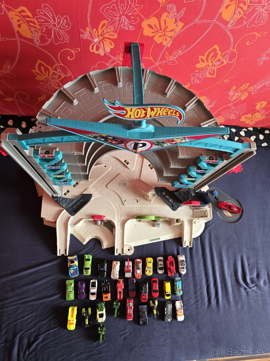Garáž Hot Wheels s autíčkami - 2