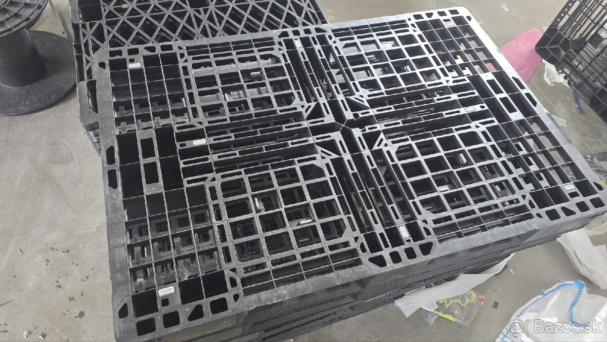 Palety plastove - 2