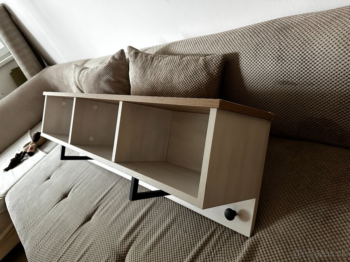 Závesná polička s háčikmi - 2