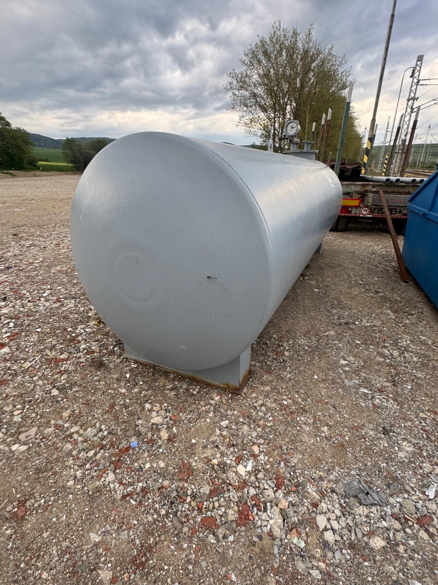 Priemyselná nádrž. - 2