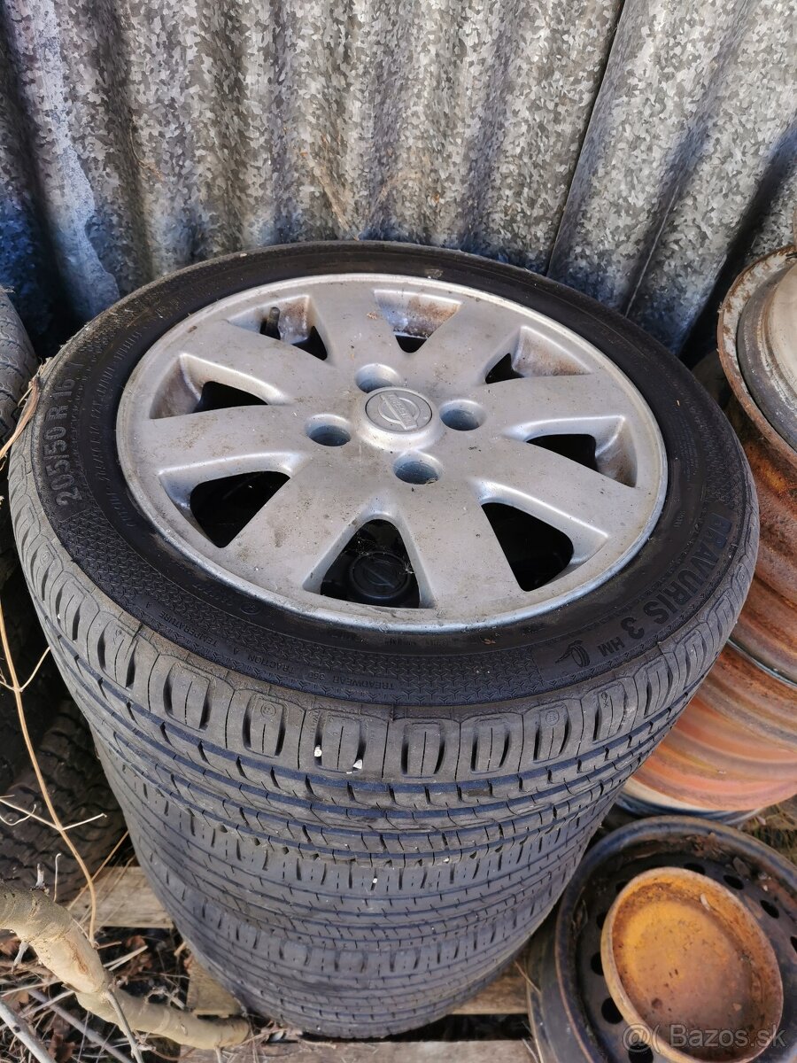 Nissan Almera, Primera - 2