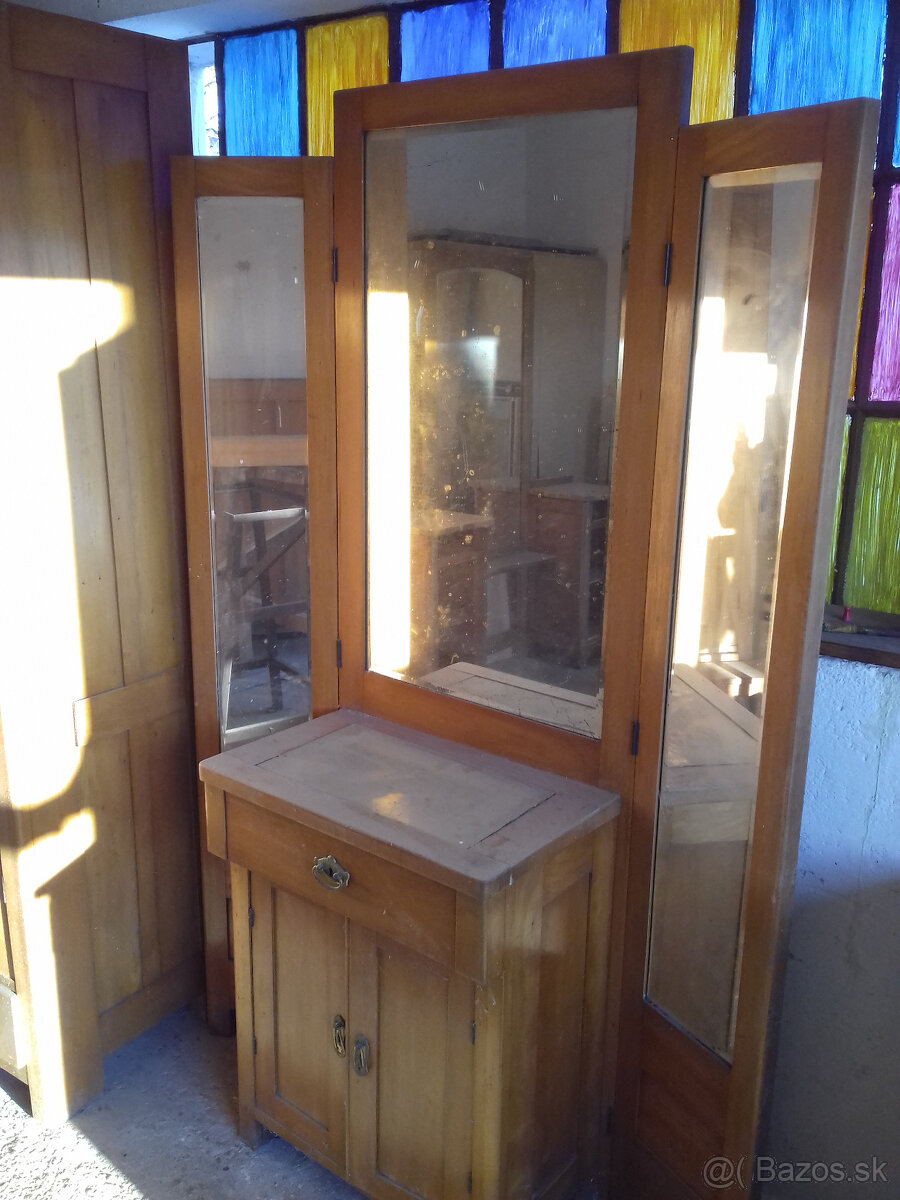 Zrkadlová skrinka - 2