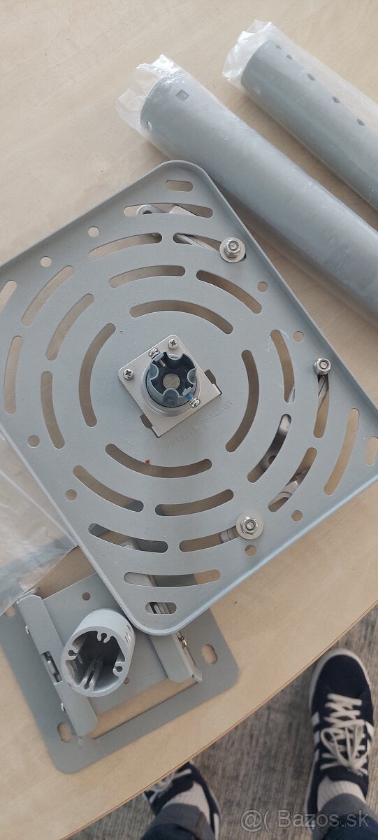 Predám držiak na projektor - 2