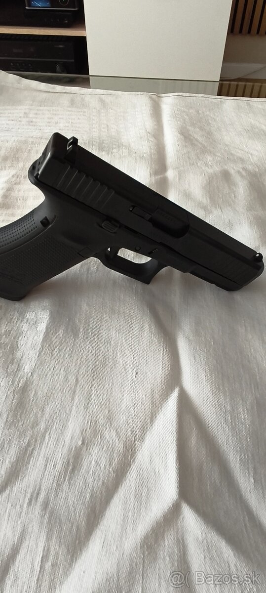 Predam Glock 17 5 gen s prislusenstvom - 2