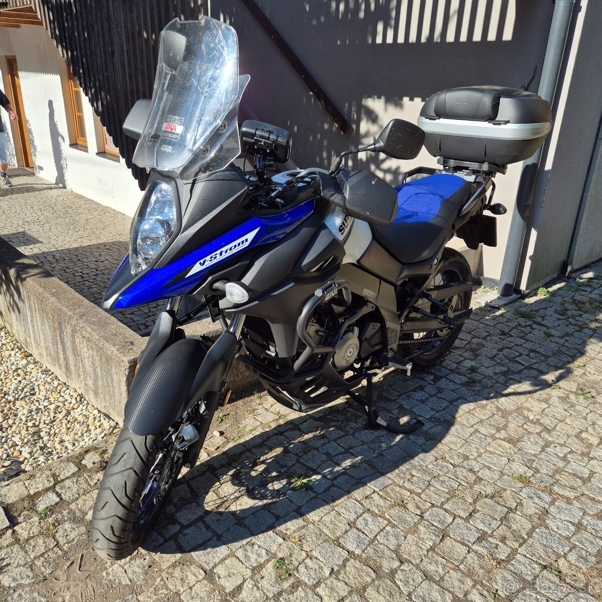 Suzuky v strom 650 - 2