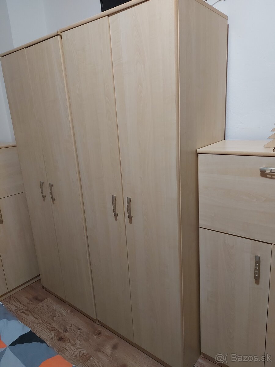 Predam 2 velke skrine a 2 barove skrinky - 2