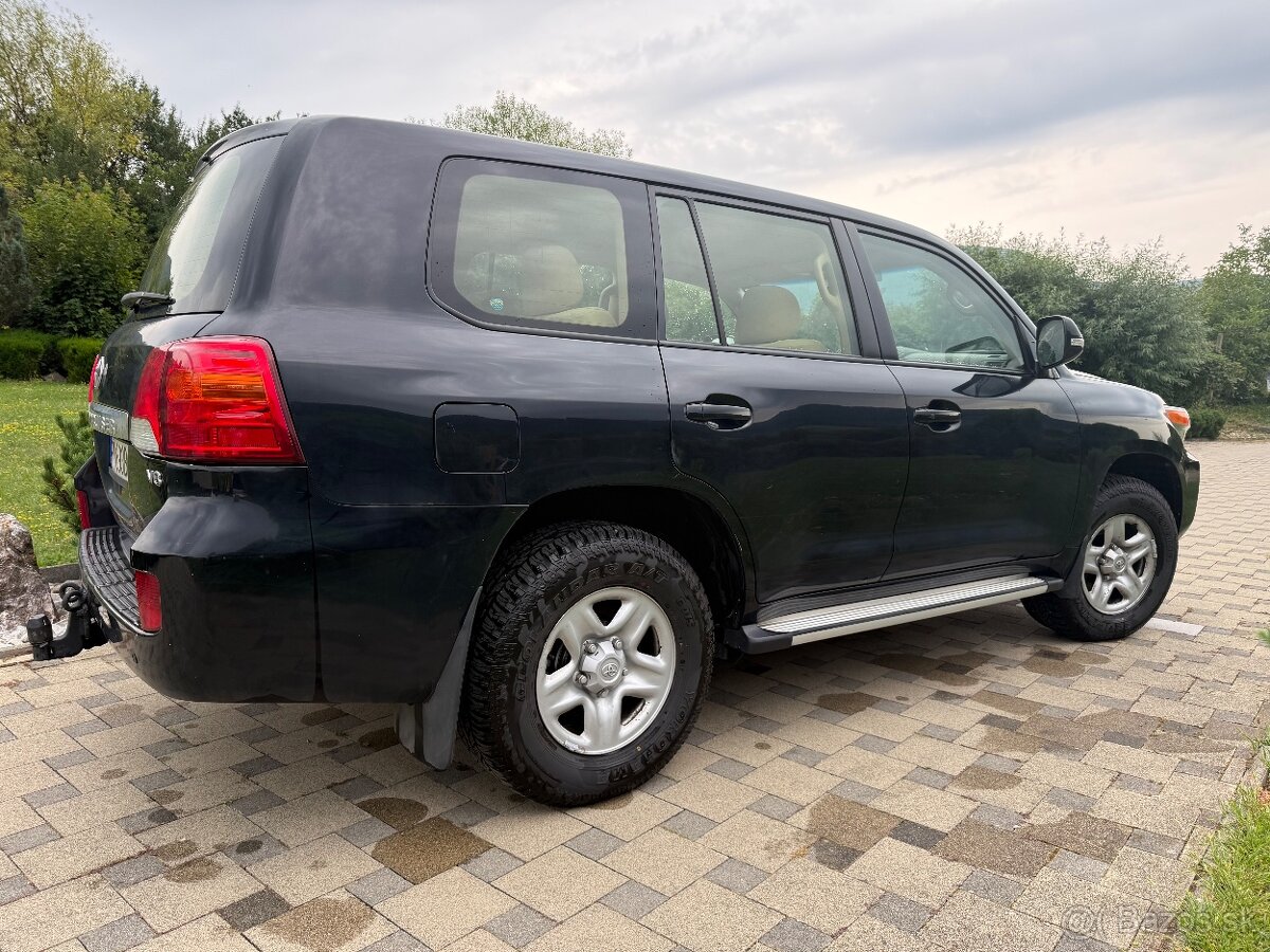 Toyota Land Cruiser V8 200