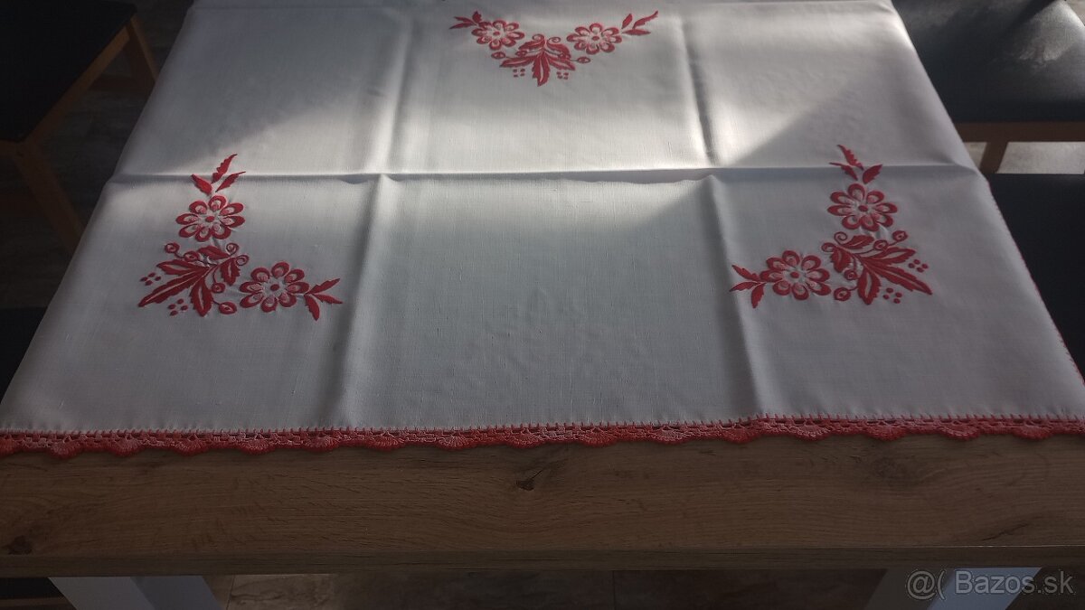 Vyšívaný obrus - 2