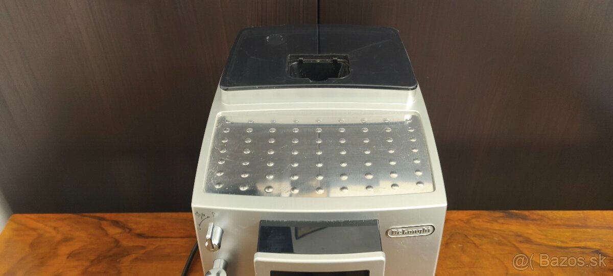 Predám kávovar Delonghi Nechám 23.420.SB - 2