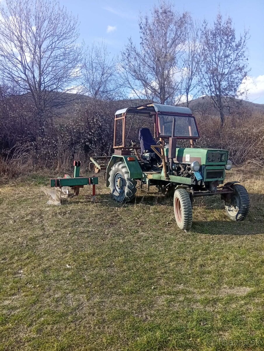 Malotraktor motor Volga 24 - 2