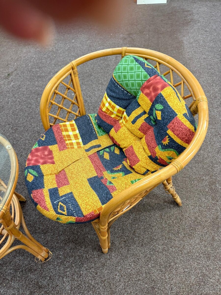 Predám ratanové sedenie – 2 kreslá + stolík so sklom - 2