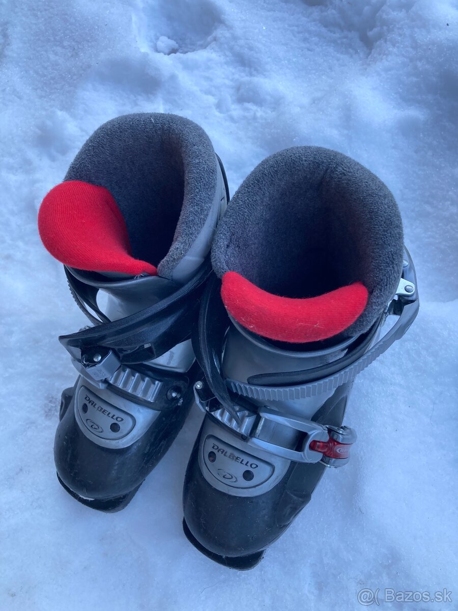 Detské lyže, lyžiarky a helma - 2