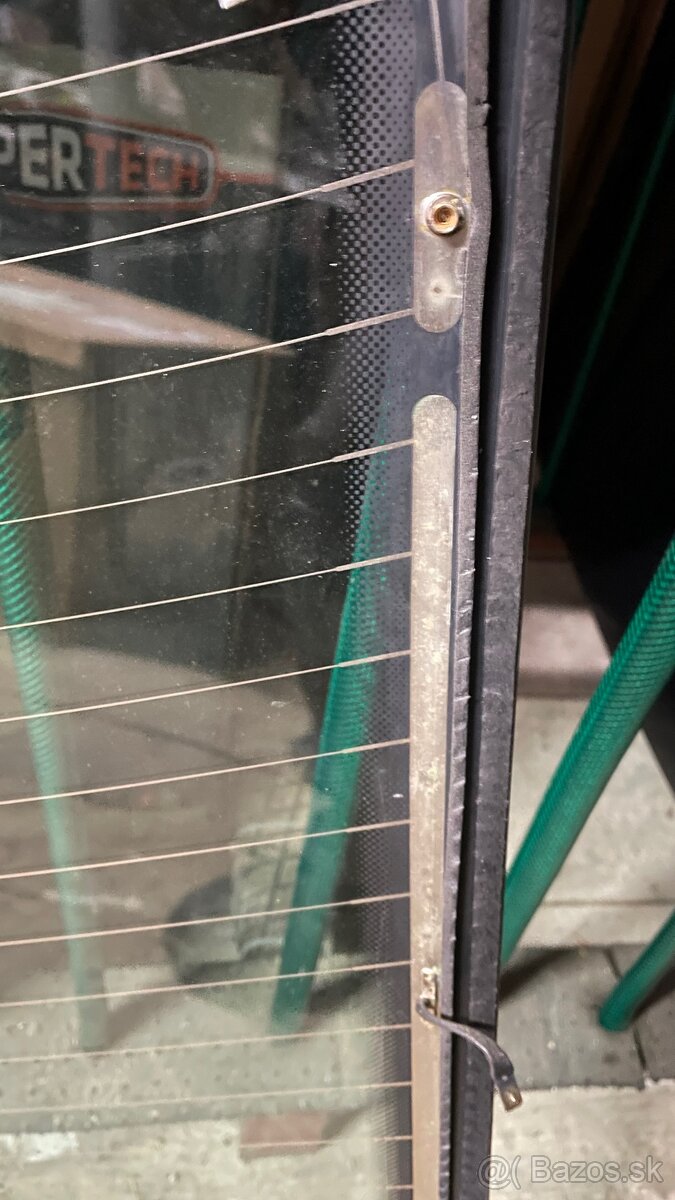 Audi A4 B5 sedan zadné vyhrievané sklo - 2