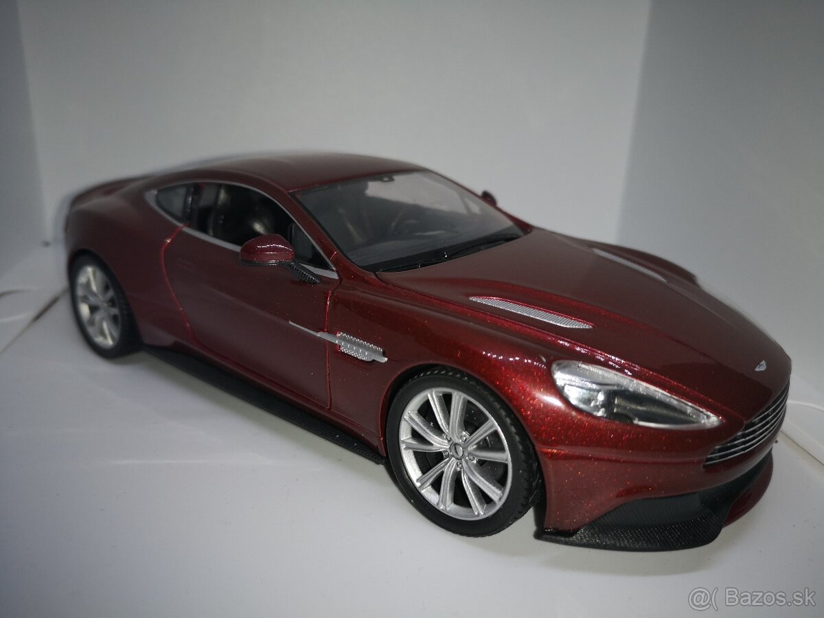 Predám zberateľský model Aston Martin Vanquish , 1:24 - 2