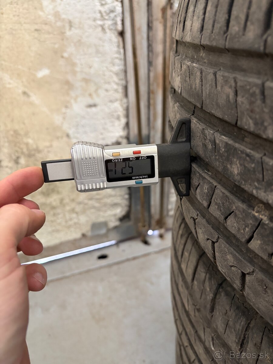 Tomket 235/45 R17 letné - 2