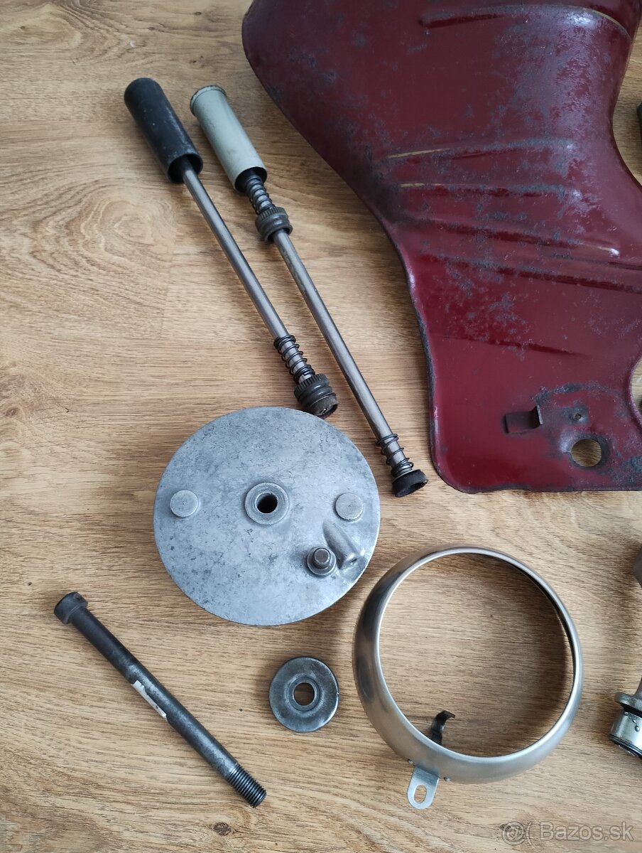 Prodám náhradní diely pro JAWA 550 pařez a jawa 555 - 2