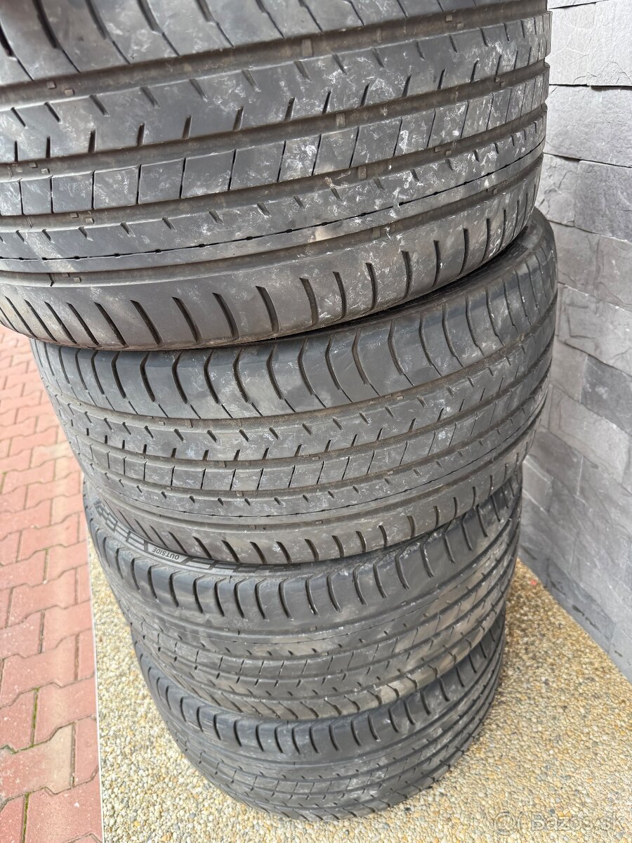 Pneu 285/30 R21 - 2