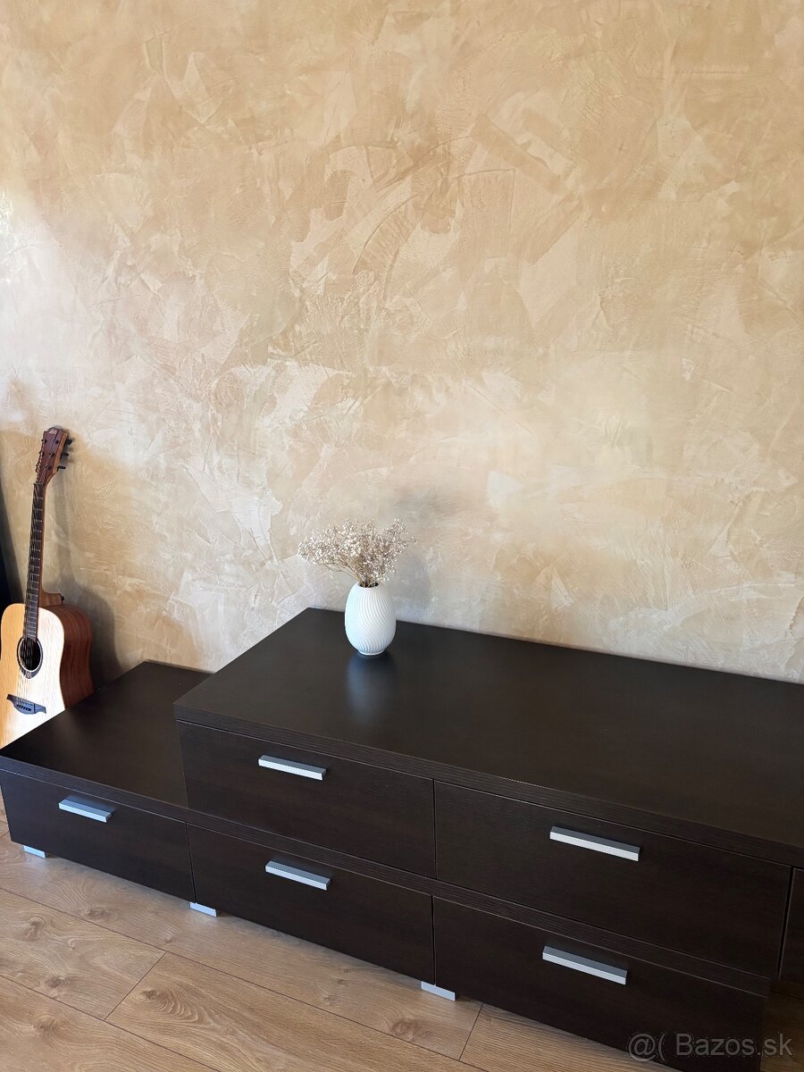 Suflikova zostava a zostava pod tv - 2