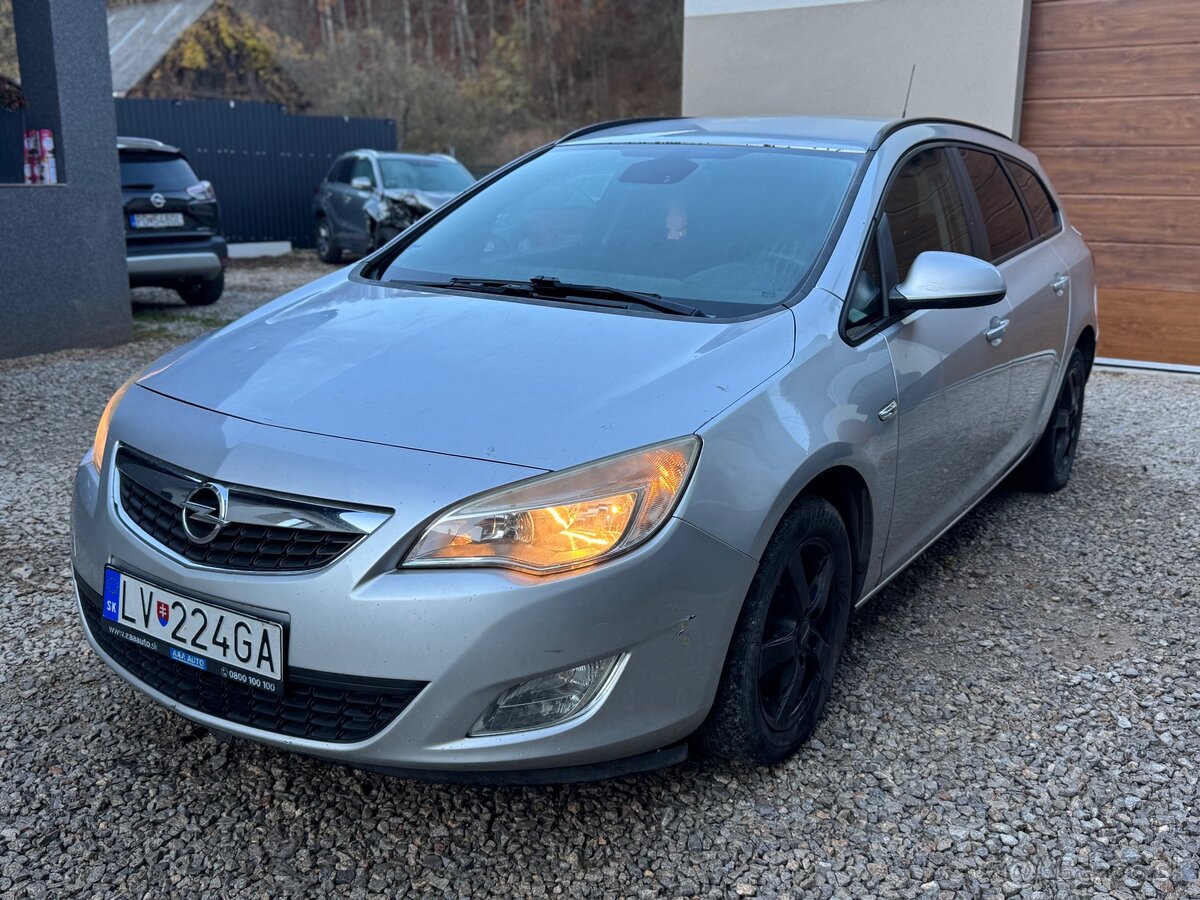 Opel Astra Caravan 1.7cdti 2012 PLNE POJAZDNÉ - 2