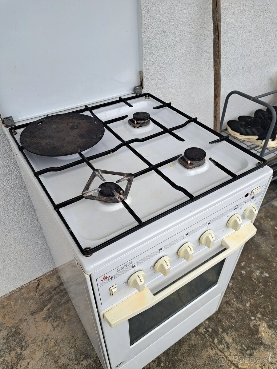 Predám Sporák MORA - 2