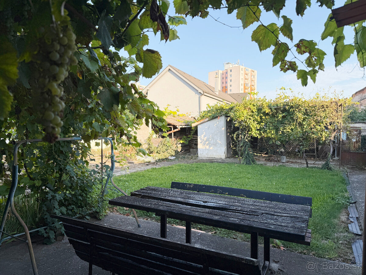 Príjemný dom pri centre Senca s garážou - 2