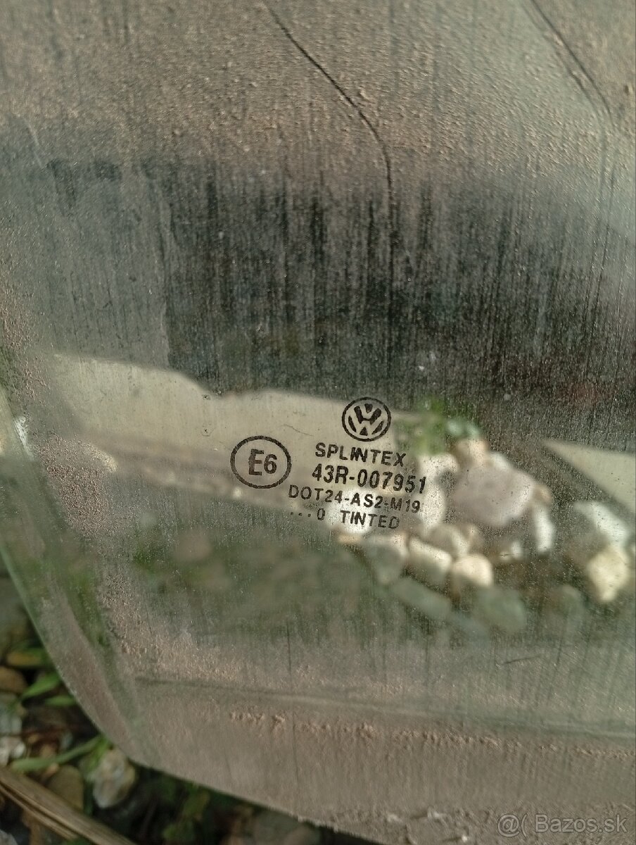 prave predne okno vw Golf 4 original diel - 2