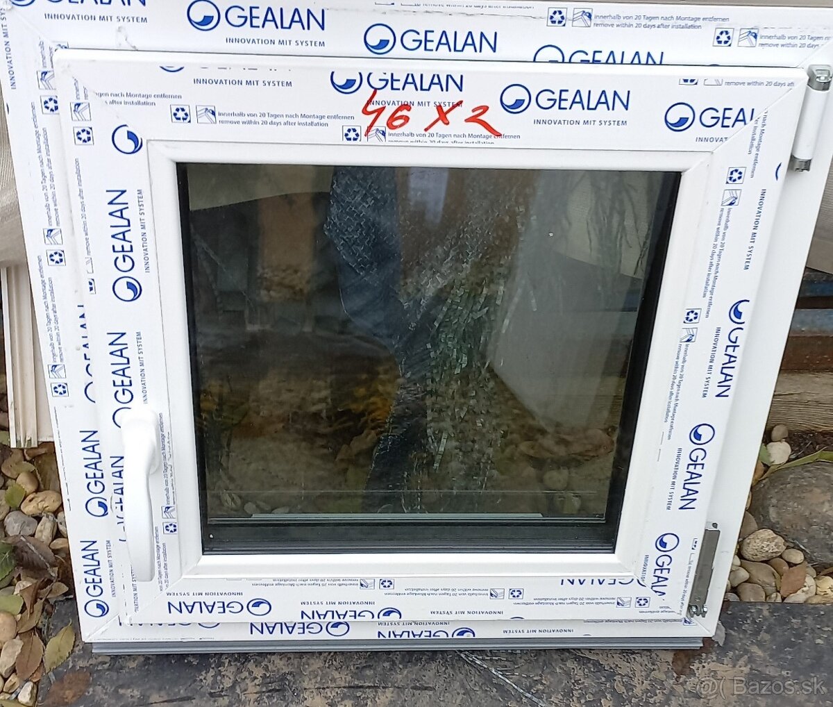 Predam plastove okno 60x60 trojsklo ,antracit/biela - 2