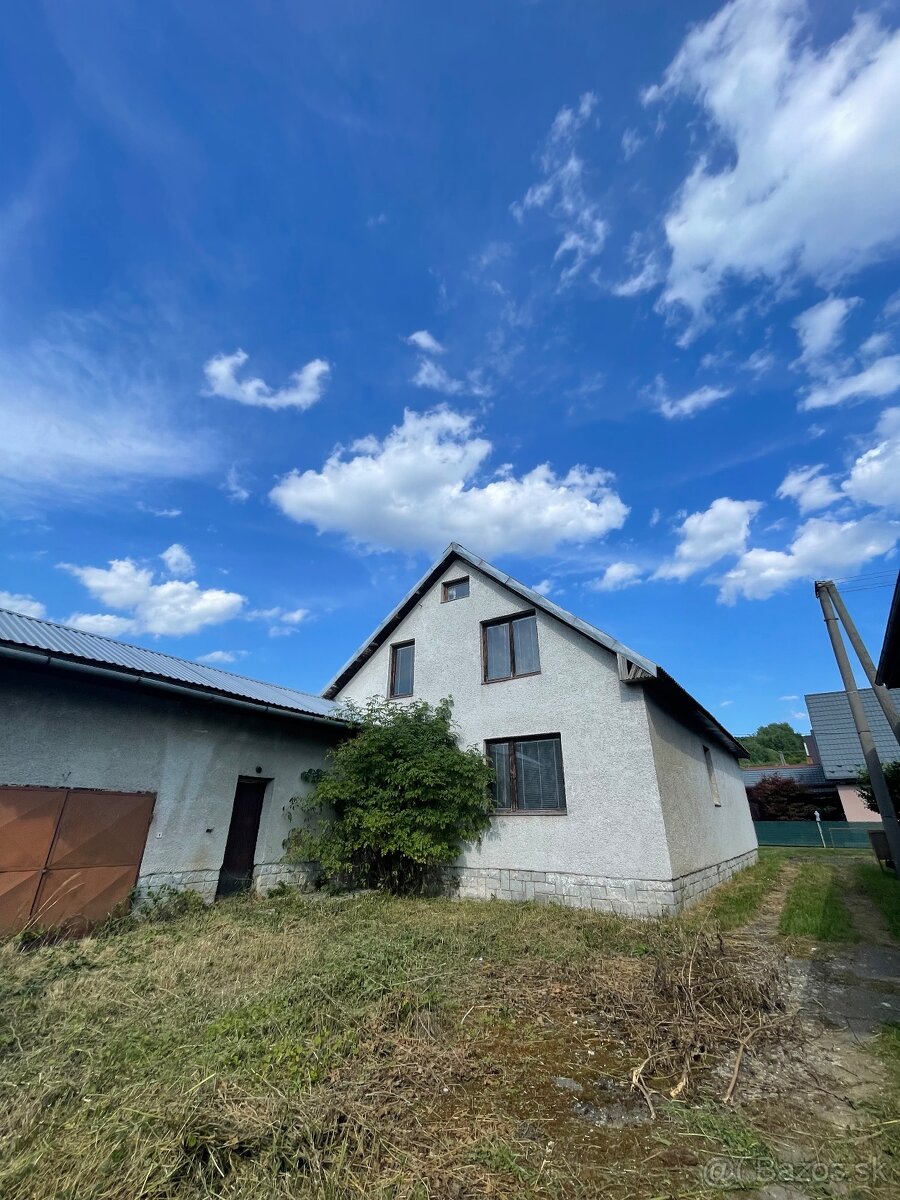 Na predaj: priestranný 5-izbový rodinný dom Holčikovce - 2