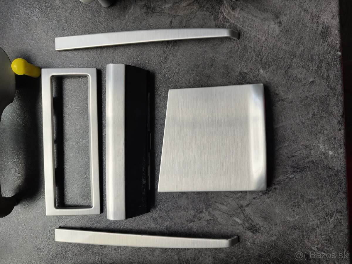 Hliníkový dekor Golf 4 R32 - 2