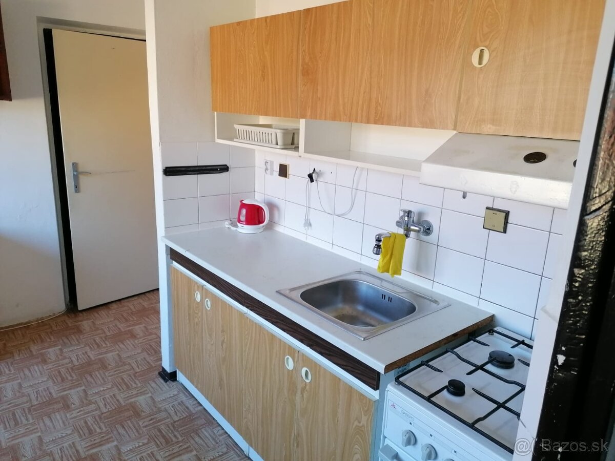 Predaj 1-izbový byt ZVOLEN Podborová - 2