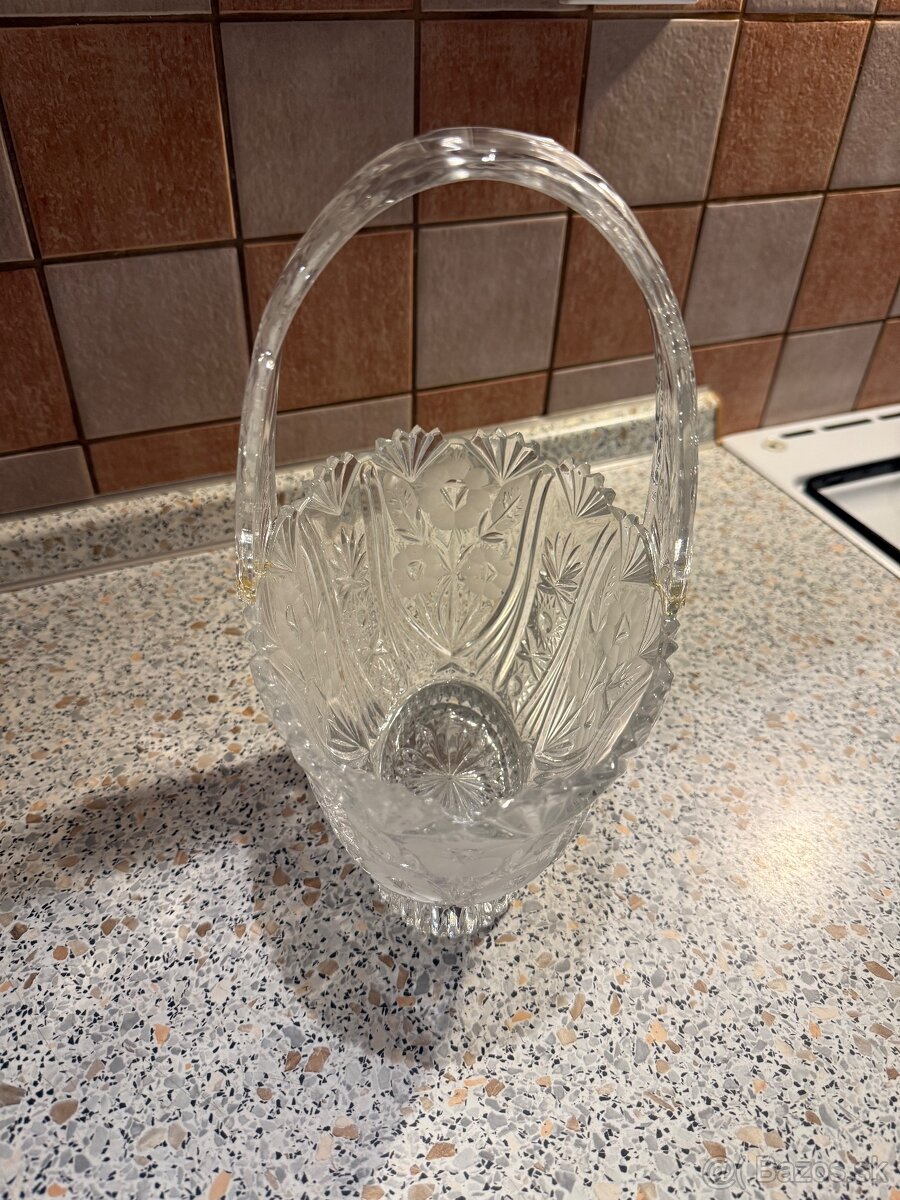 Brúsený sklenený krčah a košík - 2