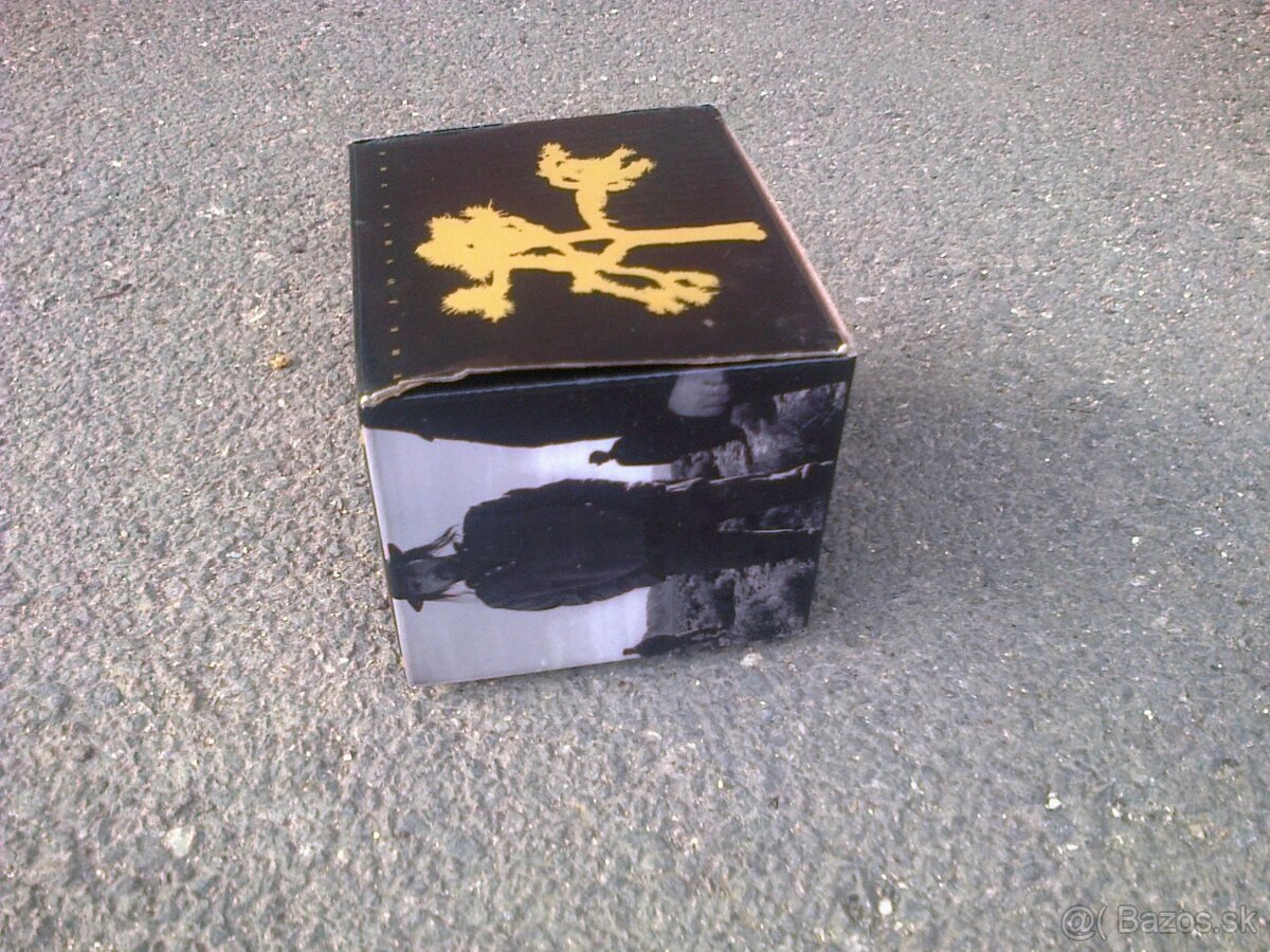 merchandising šálka U2 - 2