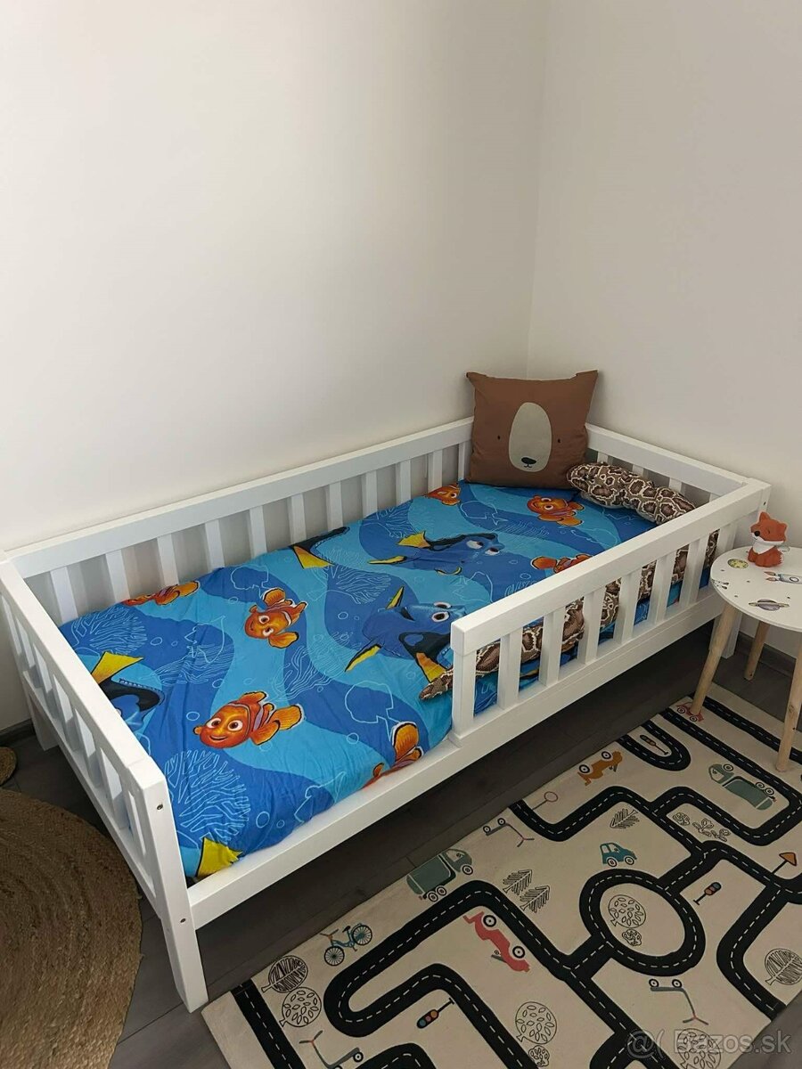 Klasická masívna detská posteľ - 2