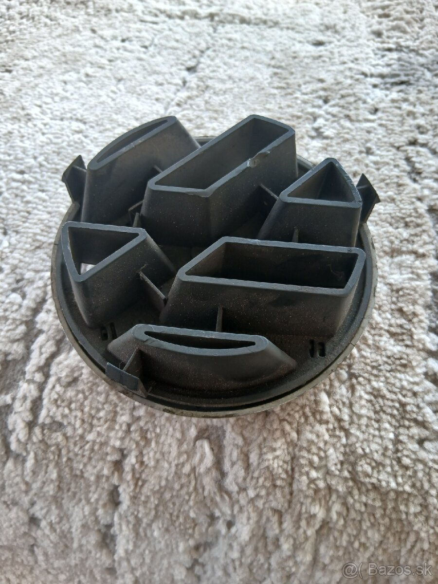 Znak predny vw pasat B 5. - 2