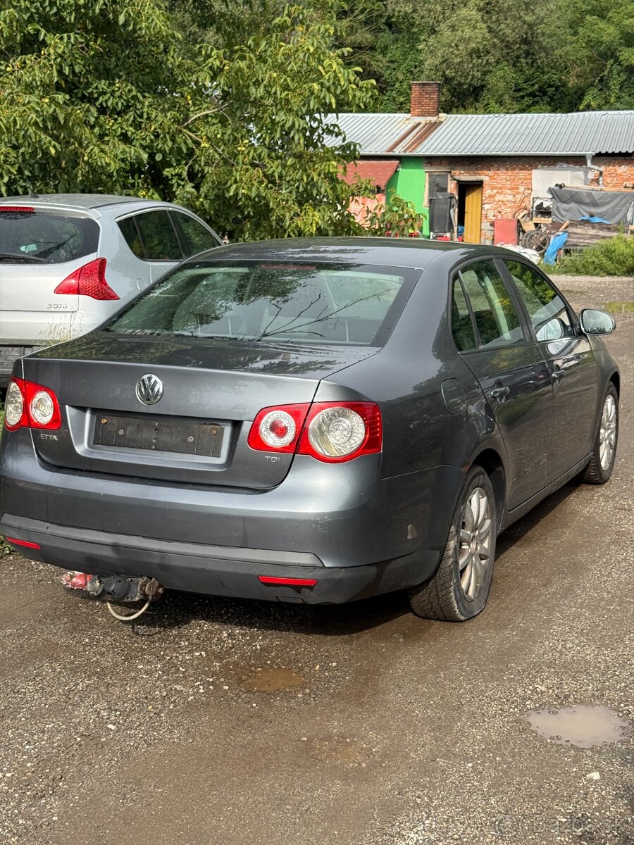 Rozpredam Volkswagen Jetta 1.9 TDi 77kw 5q . Predok autá rov - 2