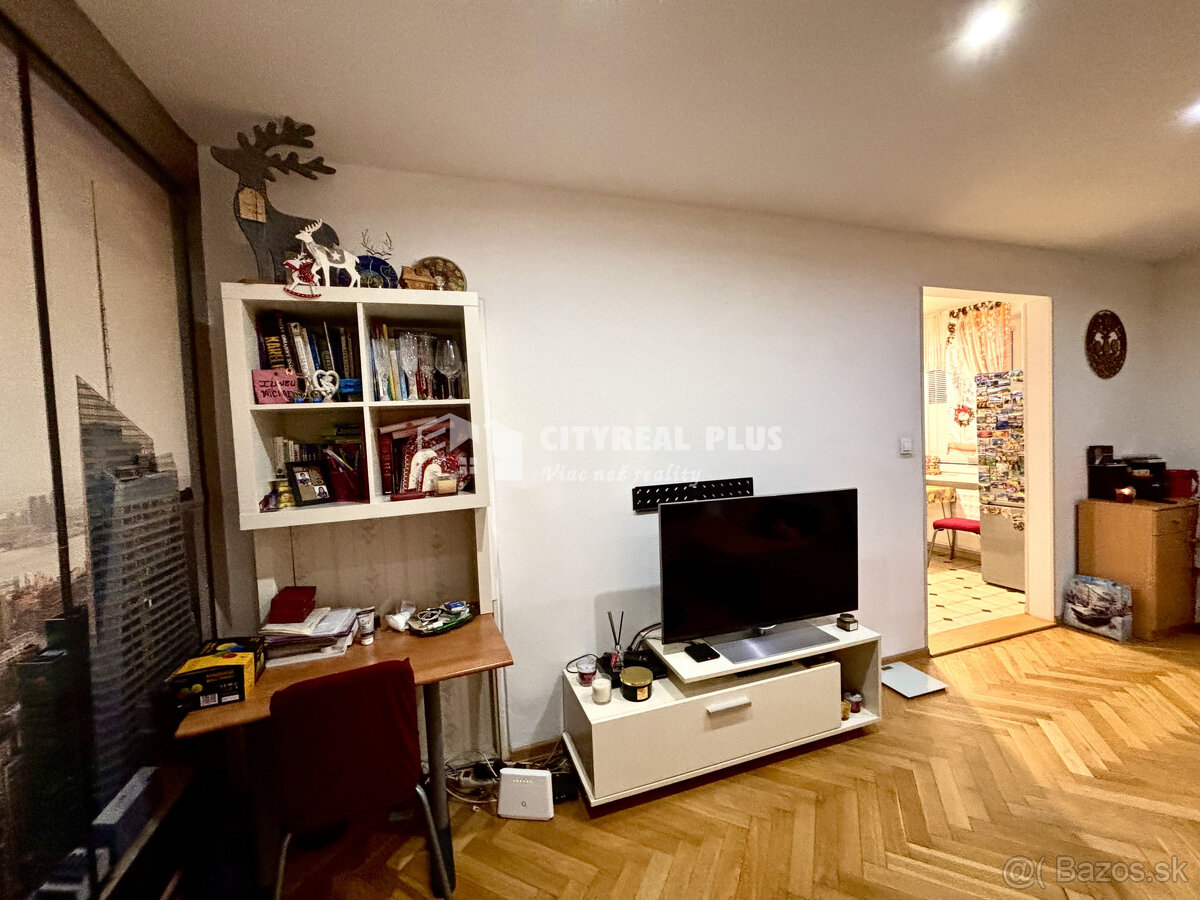 Ponúkame Vám na prenájom 3 izbový byt v meste Nové Zámky - 2