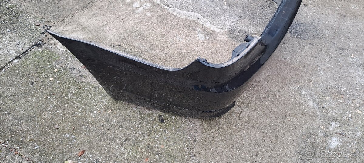 Predám zadný nárazník na BMW E60 - 2
