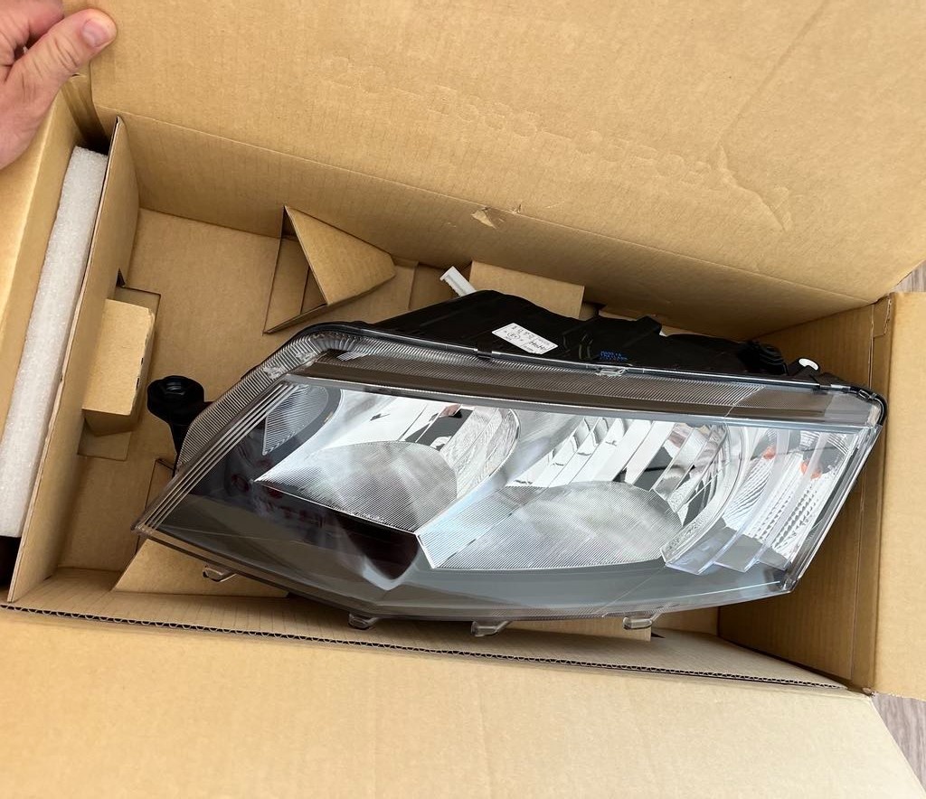 Škoda Octavia III predné svetlá - 2